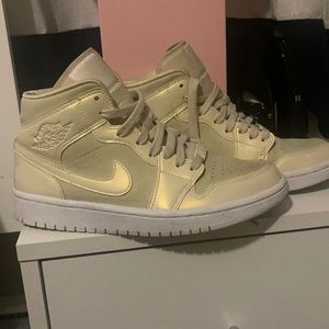 Jordan air 1 mid se lemon yellow